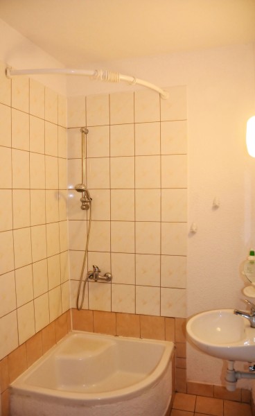 Orodek Kolonijny PIONIER - przykadowy pokj - azienka