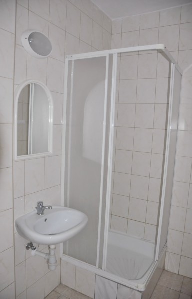OK Marina - hotelik - przykładowy pokój - łazienka