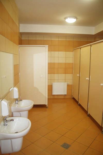 Baza Kolonijna BOSMAN II - wzy sanitarne na korytarzach