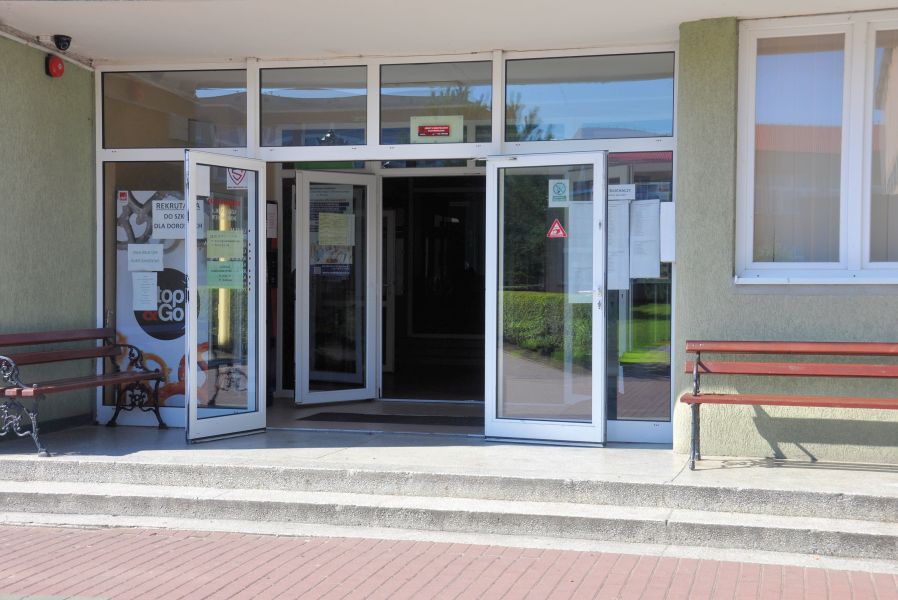 OK Marina - hotelik - budynek - wejcie