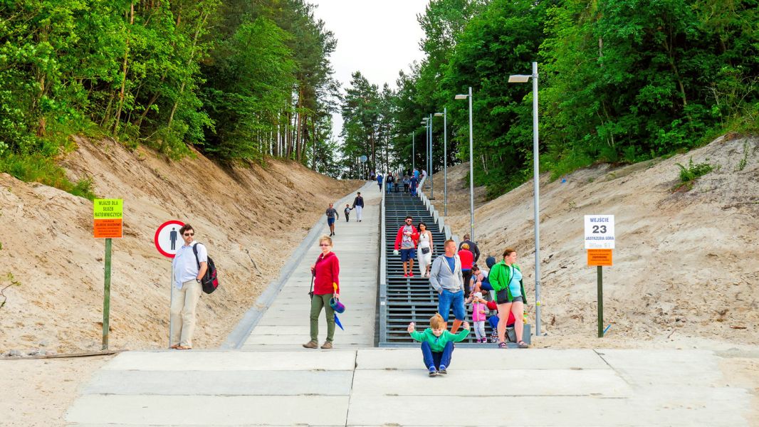 Jastrzbia Gra - nowe zejcie na pla - schody