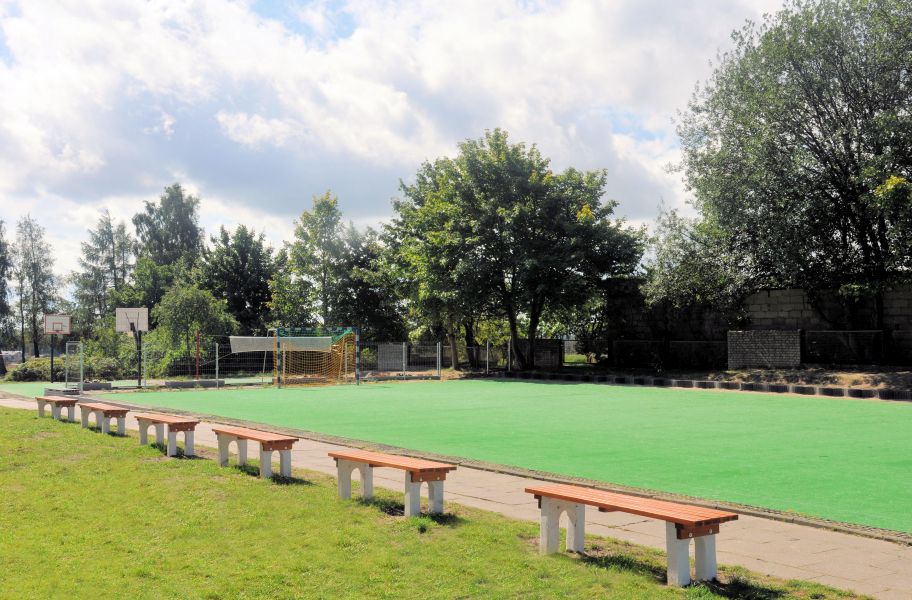 OW HUTNIK - boisko do piłki nożnej (sztuczna trawa)