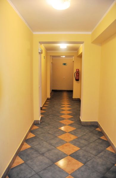 OW WIT - korytarz przy pokojach z azienkami