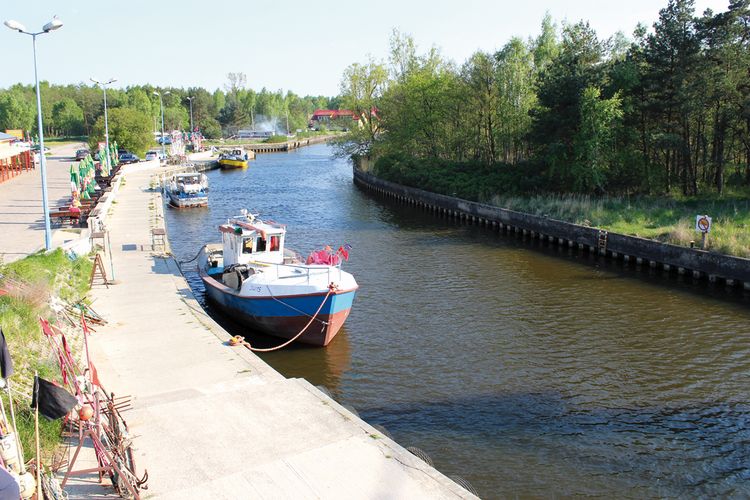 Dwirzyno - nabrzee przy kanale Regi