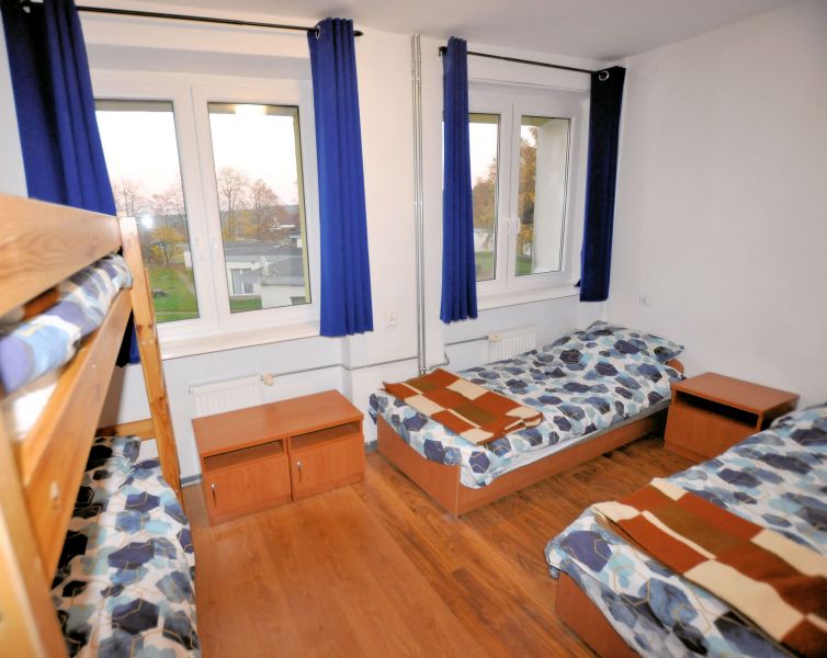 OW STA� - budynek - przyk�adowy pok�j z ��kiem pi�trowym